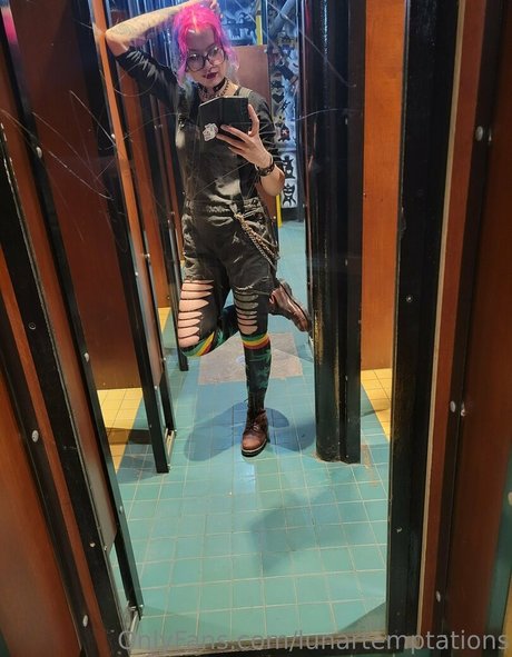 lunartemptations xxx model picture