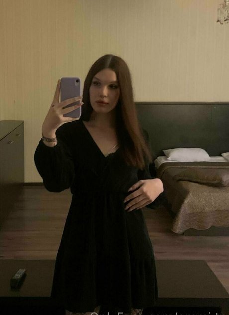 emmii ts art actress image