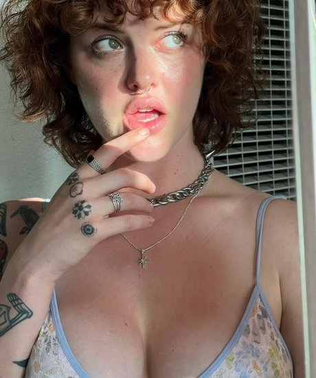 old young lesbian onlyfans exclusive image