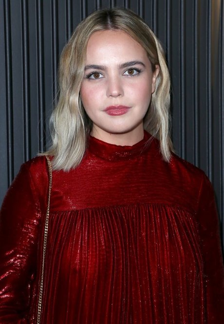 Bailee Madison naked actress image