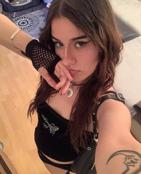 girlfrmthemoon222 star erotic photos