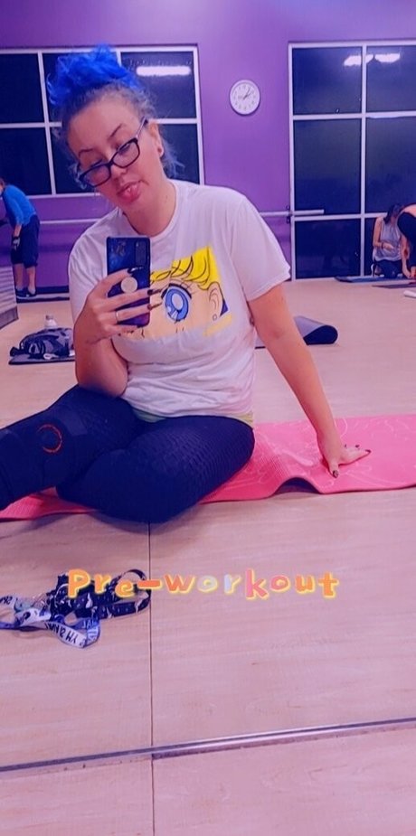 blubodygloss xxx model pic