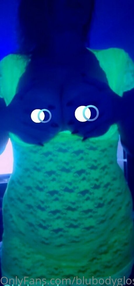 blubodygloss exclusive model photo