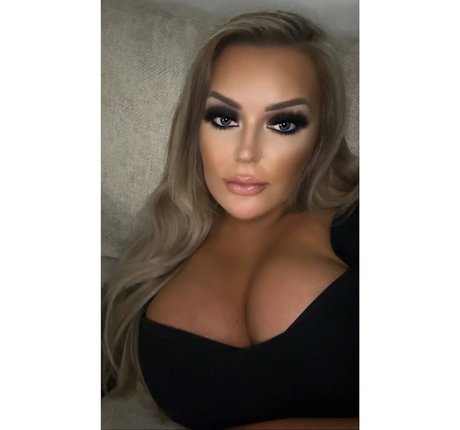 Rachel Rose naked model image