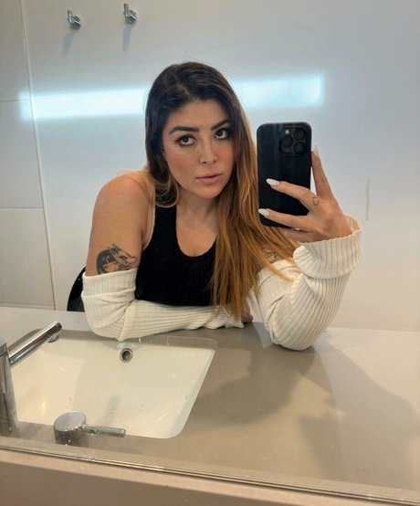 Ashlynn Arias hot model images