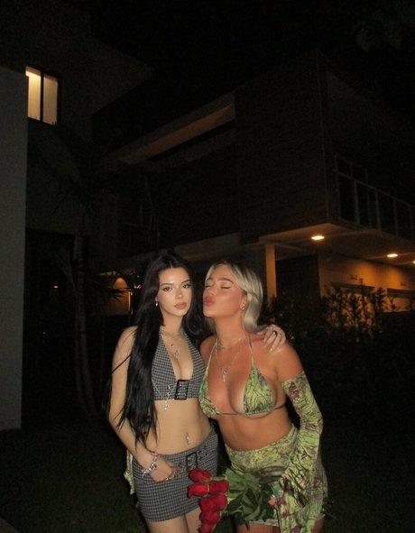 Viperous model perfect photos