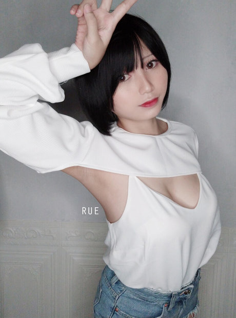 Rue cosplayer exclusive star photos