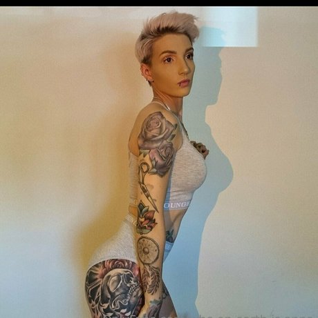 who on earth is anna hot model img