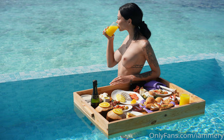 Iammery pornographic star galleries