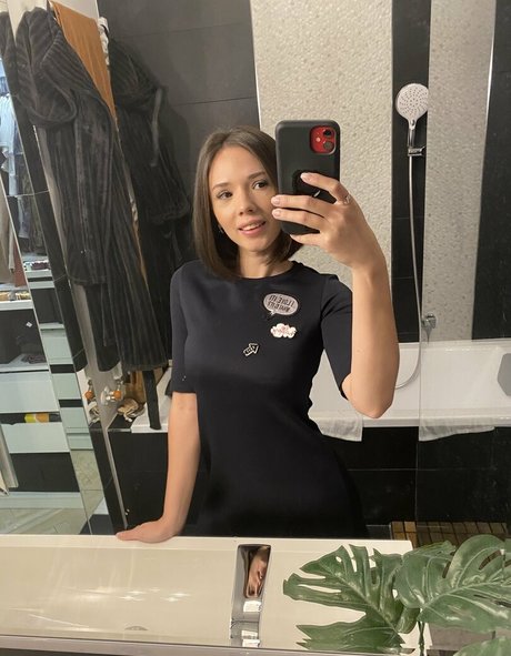 naked eve Photo Gallery