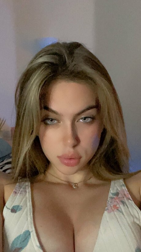 alannanikolee model best image