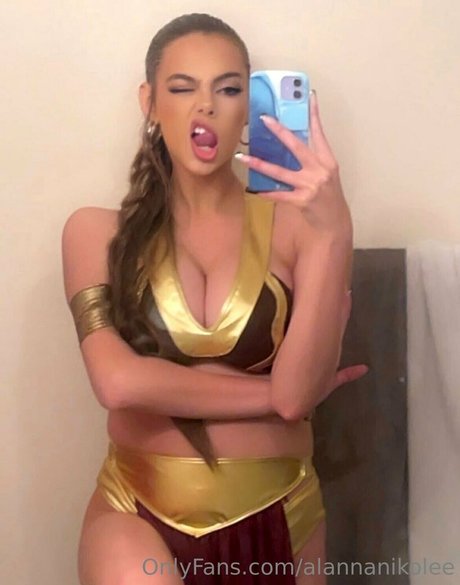 alannanikolee hot model image