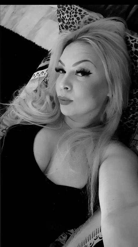 mingnaa erotic model pics