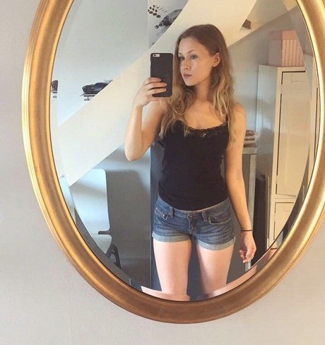 yaboielina naked model photos