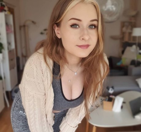 yaboielina naked pornstar photo