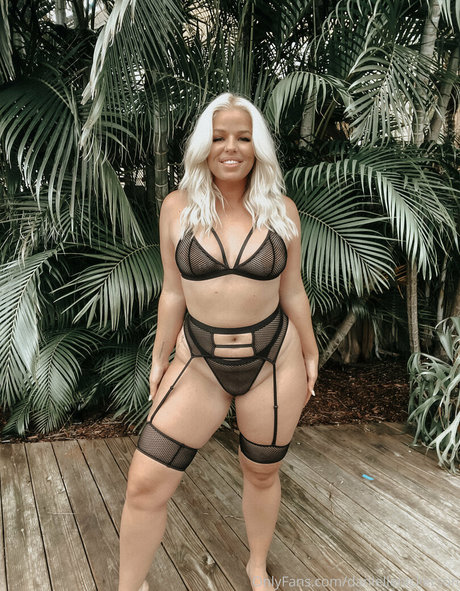 bride onlyfans pornographic images