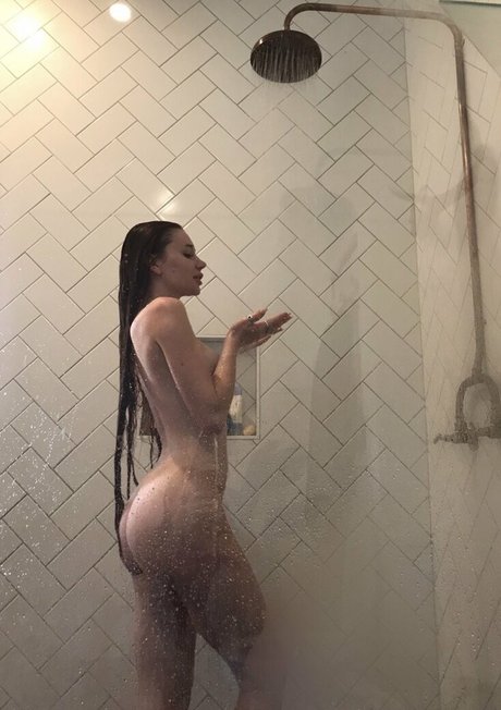 Universal Angel sexy model picture