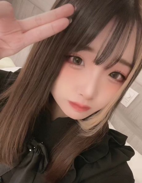 Yui Hiiragi model hot image