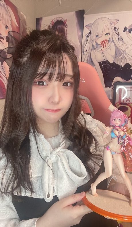 Yui Hiiragi sexy model gallery