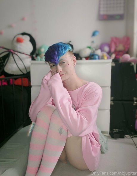 enbyjupiterfree adult model pic