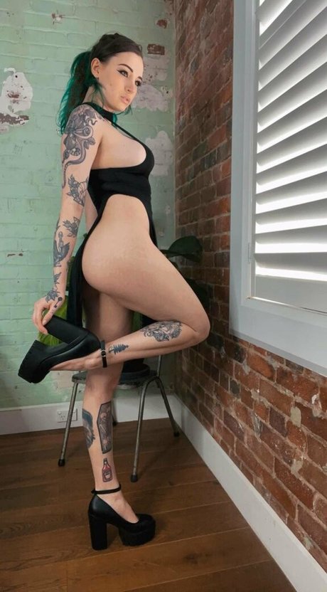 itskaylaerin nudes actress photo