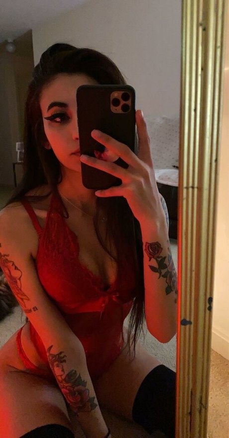 xrucial adult model images