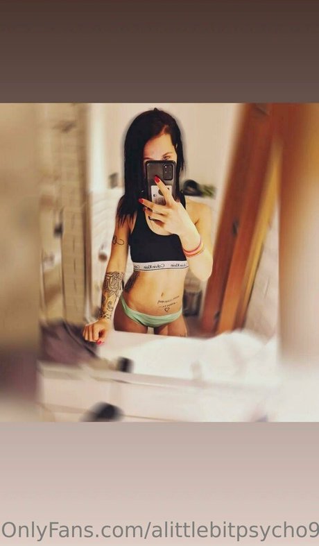 alittlebitpsycho98 nude model img