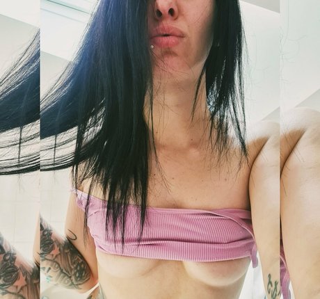 alittlebitpsycho98 exclusive model photo