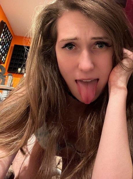 Moongirlbabyy adult model pictures