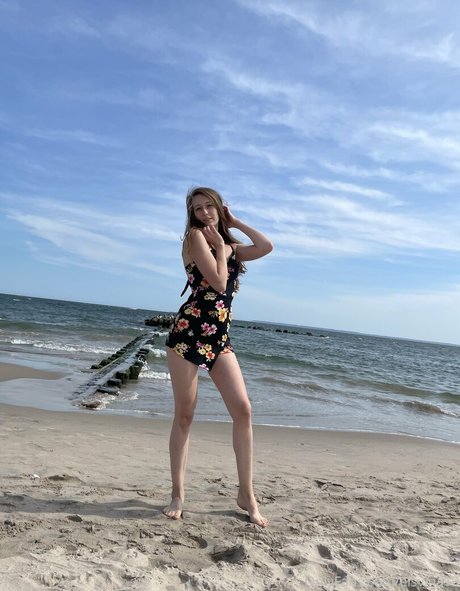 Moongirlbabyy adult model pictures