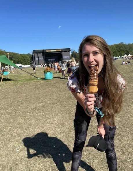 Moongirlbabyy pornstar hd image