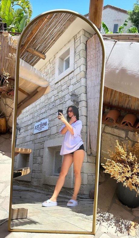 flat chested onlyfans hot naked images