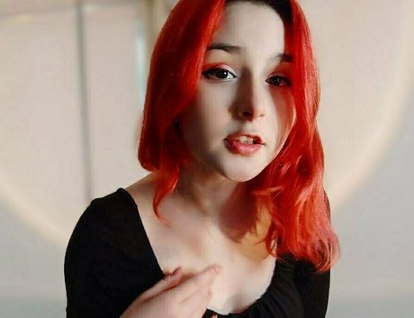 skarleeet star nude picture