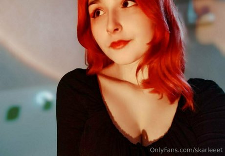 skarleeet naked model image