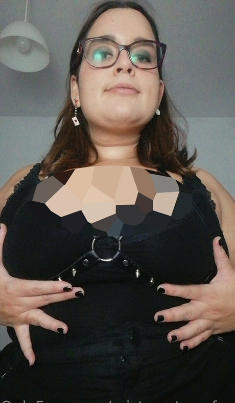 mommy onlyfans top pic