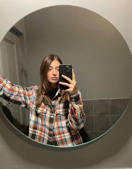 pollylittlecaprice star nudes pictures