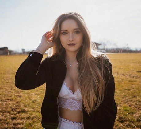 melaniehfl pornographic actress pics