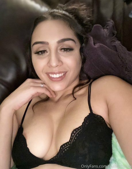 Lilly Hall pretty star photo