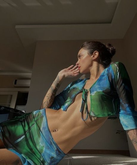 Pelinay Igit pornographic actress photos