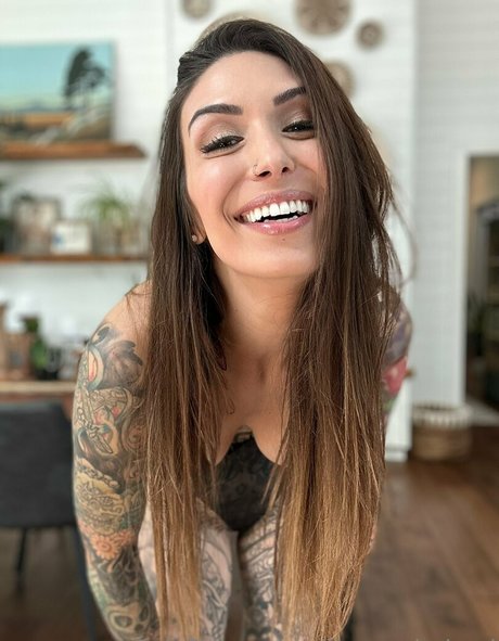 aliinwunderland art actress pics