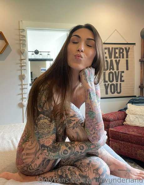 aliinwunderland pretty pornstar photos