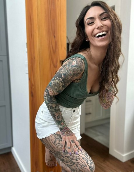 aliinwunderland model sex pictures