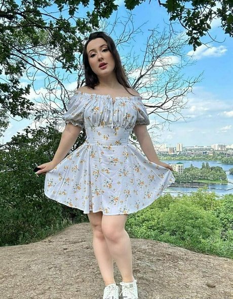 mi ameli beautiful model image