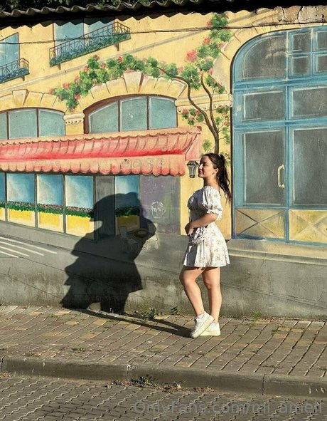 mi ameli xxx actress photos