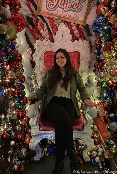 mollymaeve hot actress photos