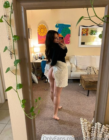 mollymaeve best model img