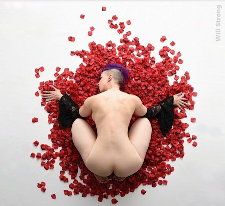 lobfree porn model img