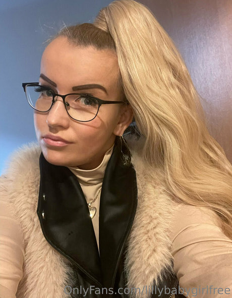 lillyoceanfree pornographic model photo