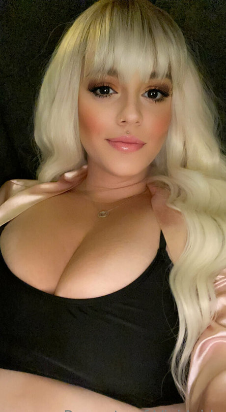 vivi jaide best actress pics