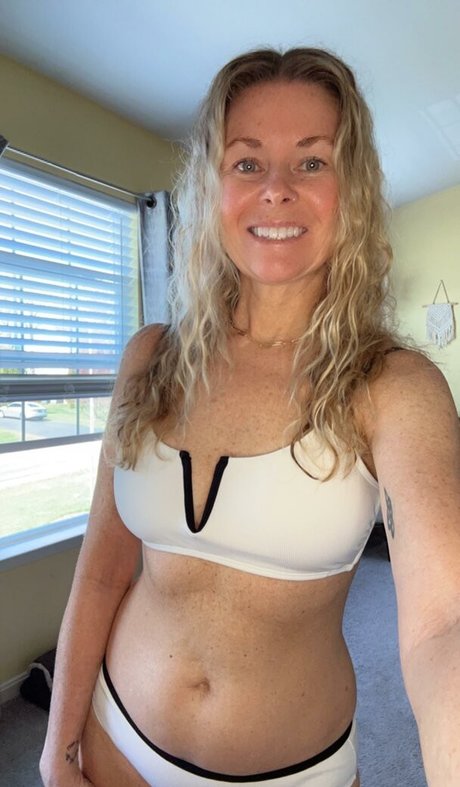 petite girls onlyfans adult photos